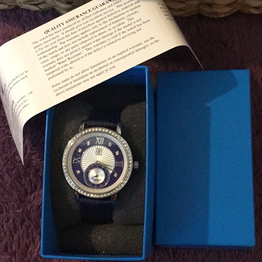 NWT Victoria Wieck Vintage & Navy Genuine Leather Strap Watch Watch